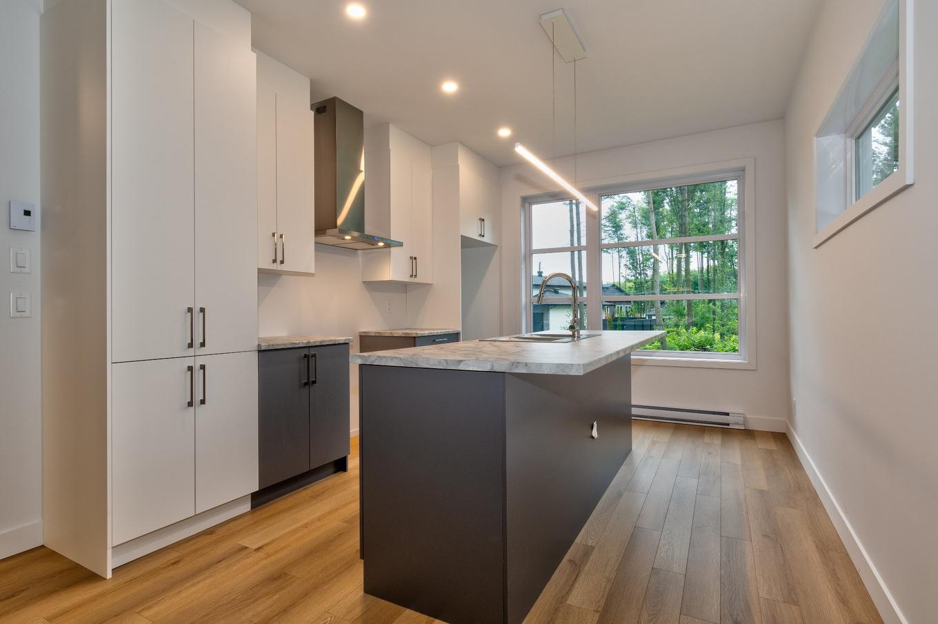Cuisine - 8730 Rue De Touraine, Sorel-Tracy, QC - Indoor Photo Showing Kitchen With Upgraded Kitchen