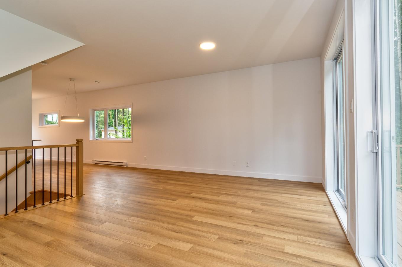 Salon - 8730 Rue De Touraine, Sorel-Tracy, QC - Indoor Photo Showing Other Room