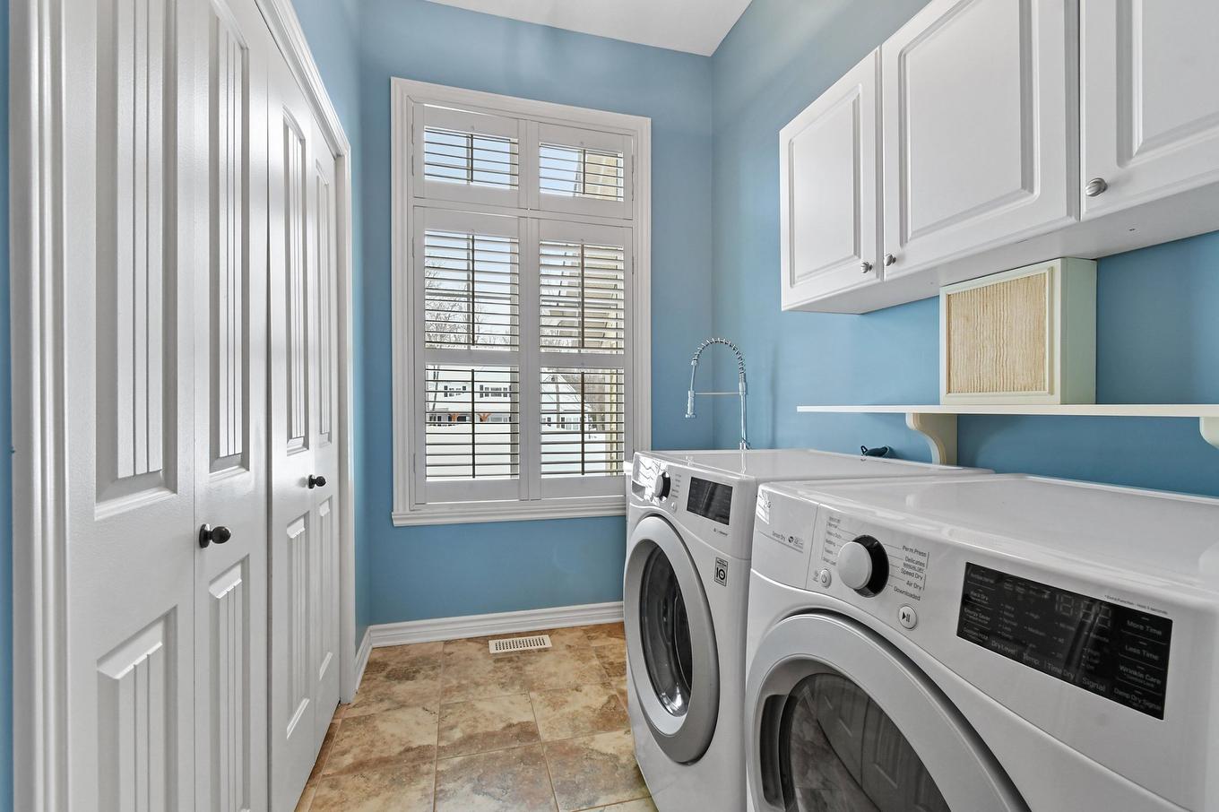 Salle de lavage - 381 Rue Des Eaux-Vives, Saint-Jérôme, QC - Indoor Photo Showing Laundry Room