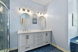 Salle de bains attenante à la CCP -