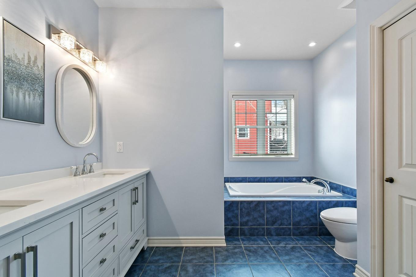 Salle de bains attenante à la CCP - 381 Rue Des Eaux-Vives, Saint-Jérôme, QC - Indoor Photo Showing Bathroom