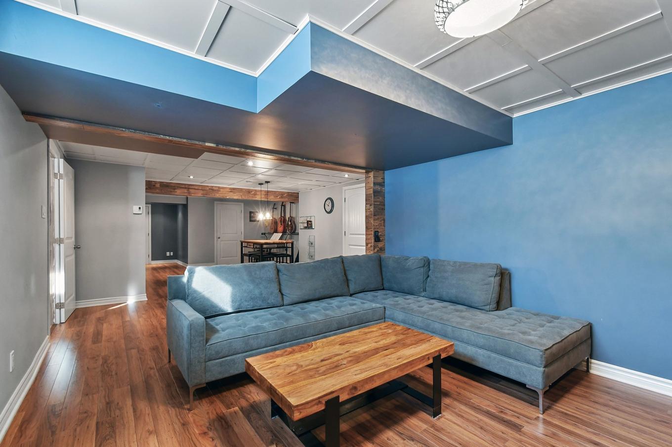 Salle familiale - 381 Rue Des Eaux-Vives, Saint-Jérôme, QC - Indoor Photo Showing Living Room