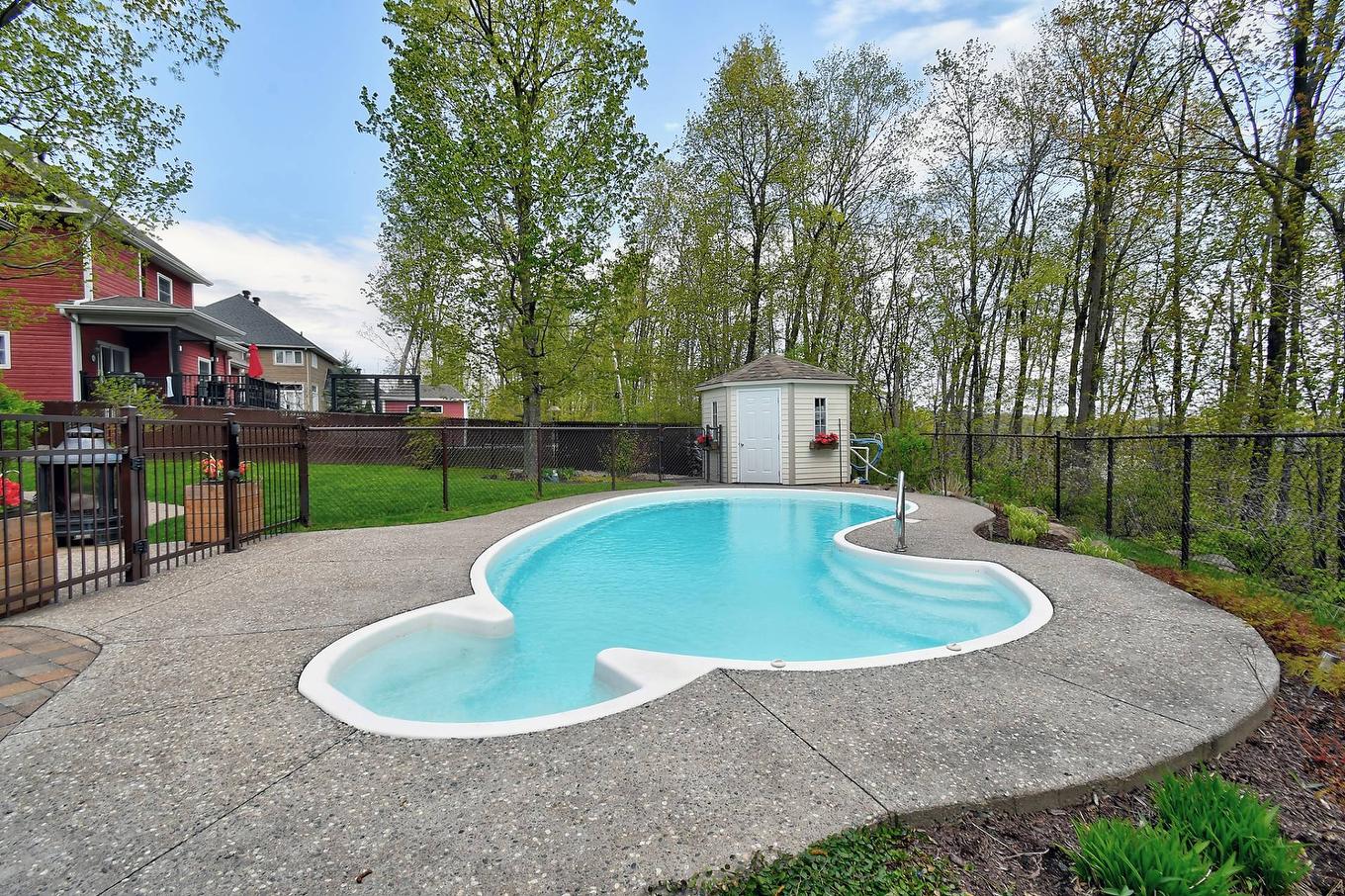 Piscine - 381 Rue Des Eaux-Vives, Saint-Jérôme, QC - Outdoor With In Ground Pool With Backyard