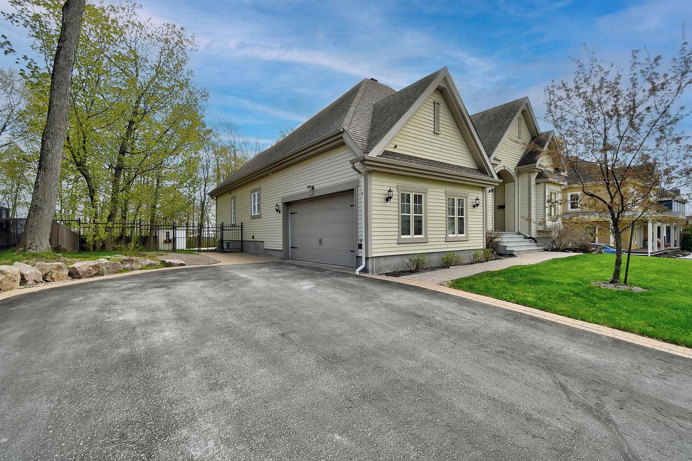 Façade - 381 Rue Des Eaux-Vives, Saint-Jérôme, QC - Outdoor With Facade