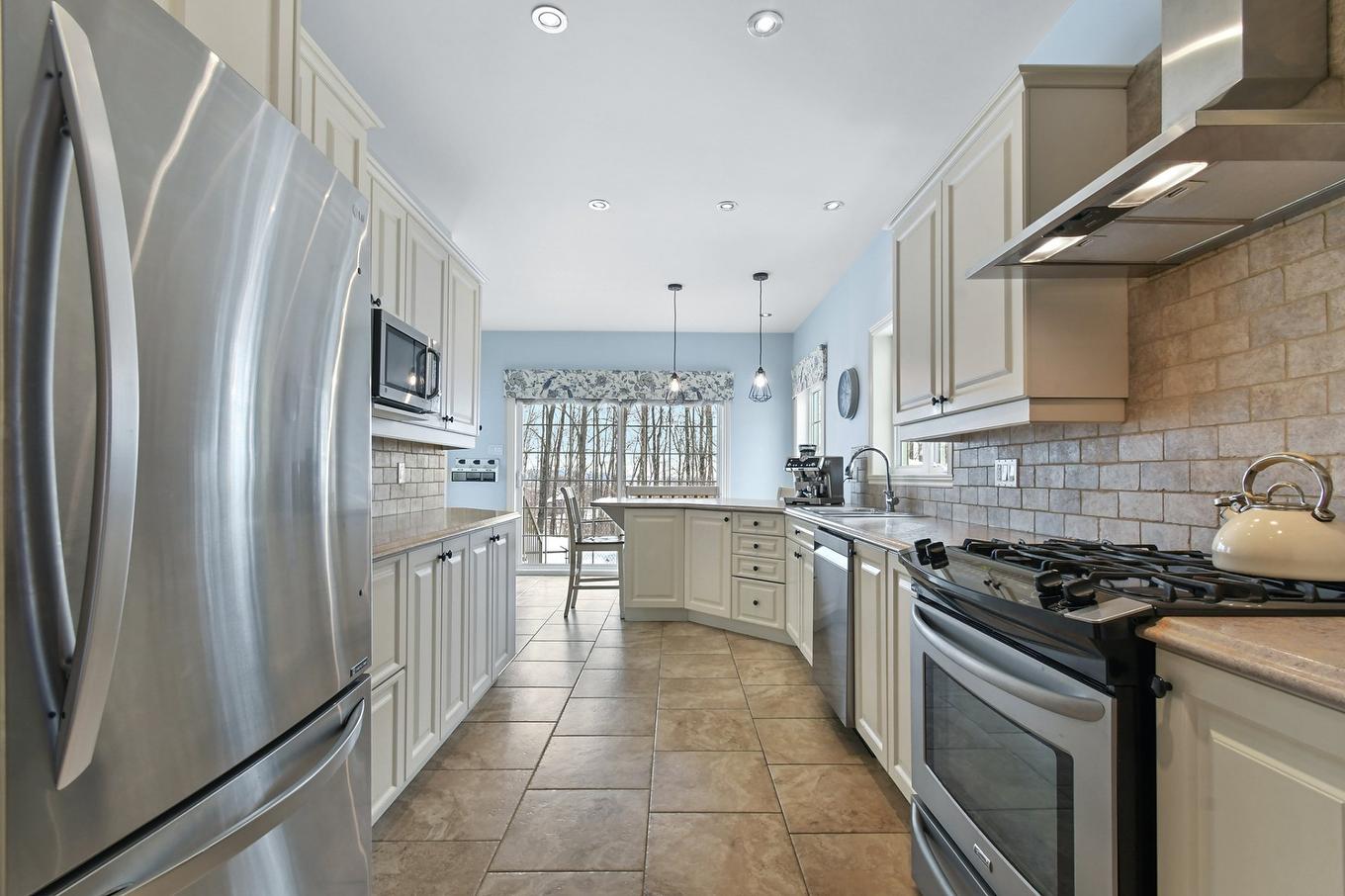 Cuisine - 381 Rue Des Eaux-Vives, Saint-Jérôme, QC - Indoor Photo Showing Kitchen With Upgraded Kitchen