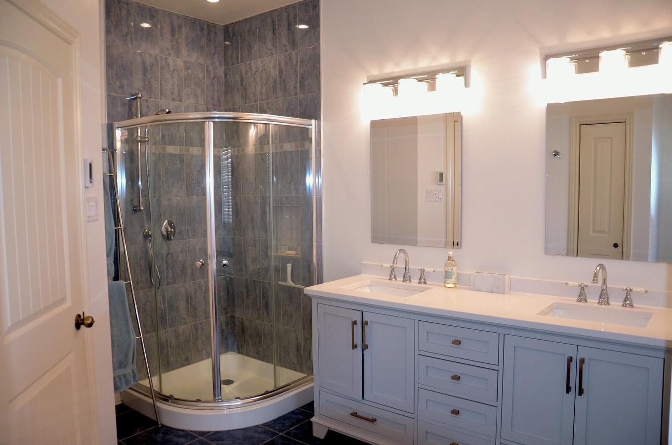 Salle de bains - 381 Rue Des Eaux-Vives, Saint-Jérôme, QC - Indoor Photo Showing Bathroom