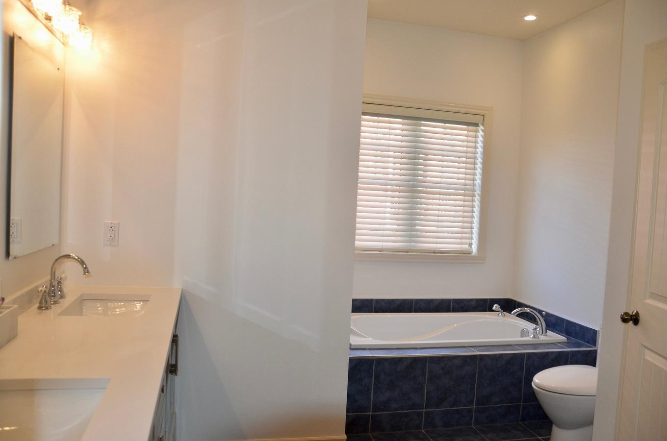 Salle de bains - 381 Rue Des Eaux-Vives, Saint-Jérôme, QC - Indoor Photo Showing Bathroom