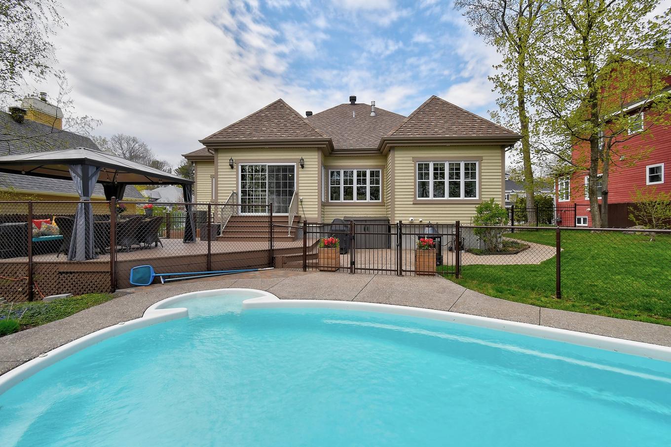 Face arrière - 381 Rue Des Eaux-Vives, Saint-Jérôme, QC - Outdoor With In Ground Pool