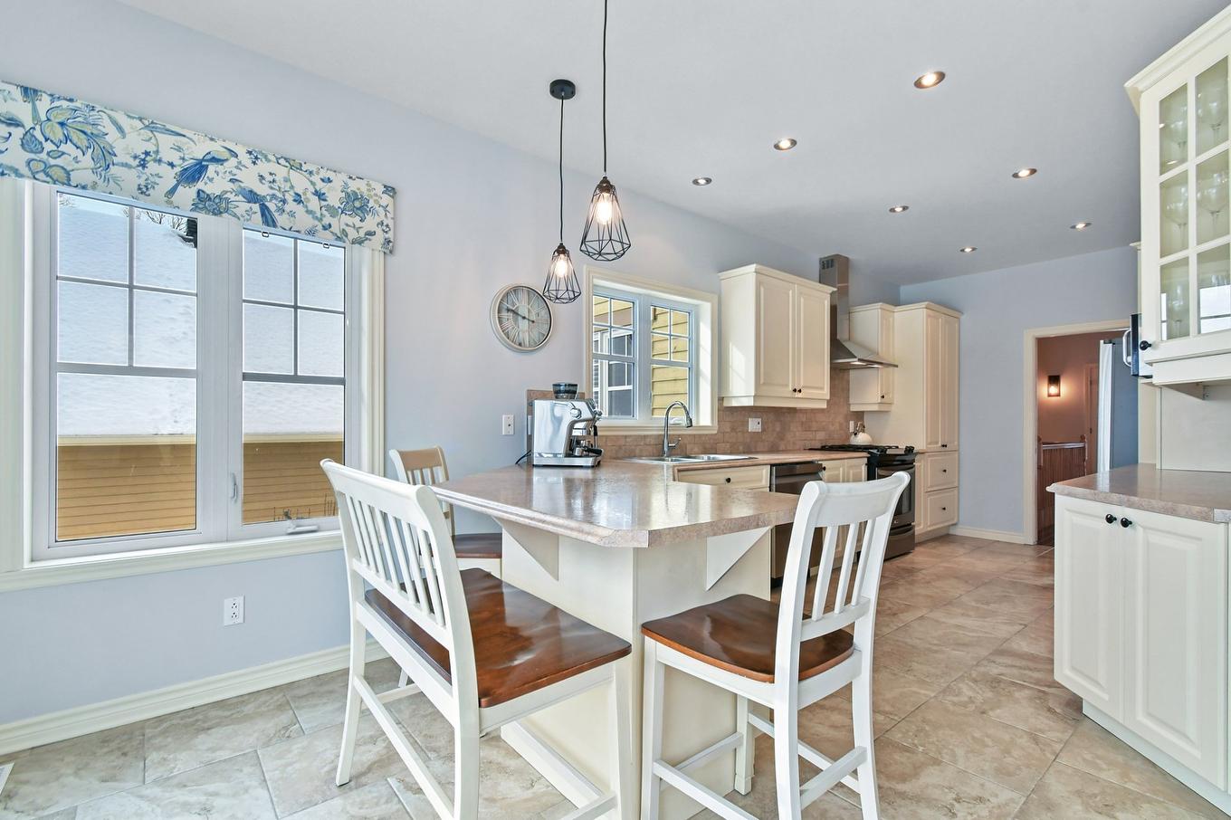 Coin-repas - 381 Rue Des Eaux-Vives, Saint-Jérôme, QC - Indoor Photo Showing Dining Room