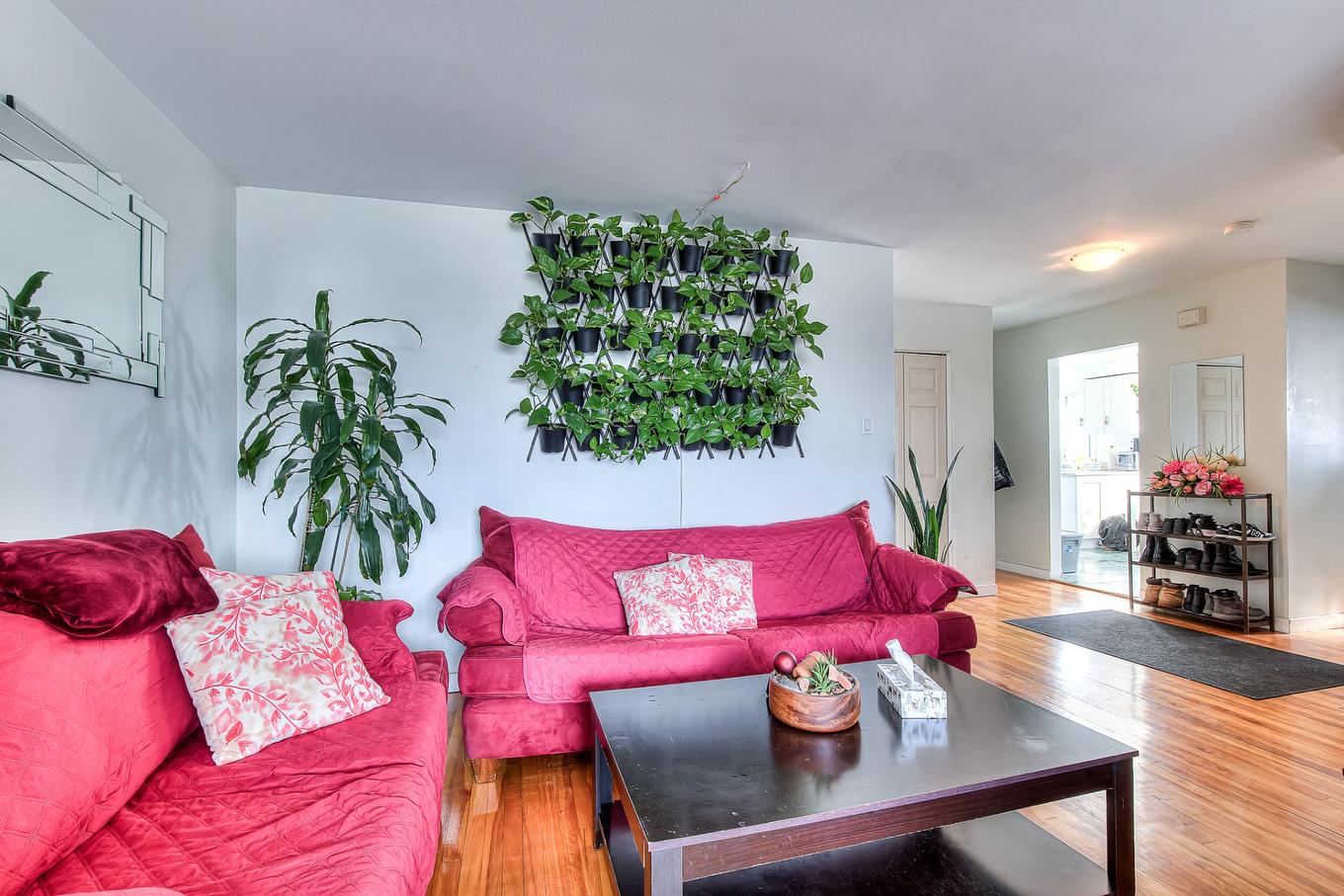 Living room - 1329 - 1331 100E Avenue, Laval (Chomedey), QC - Indoor Photo Showing Living Room