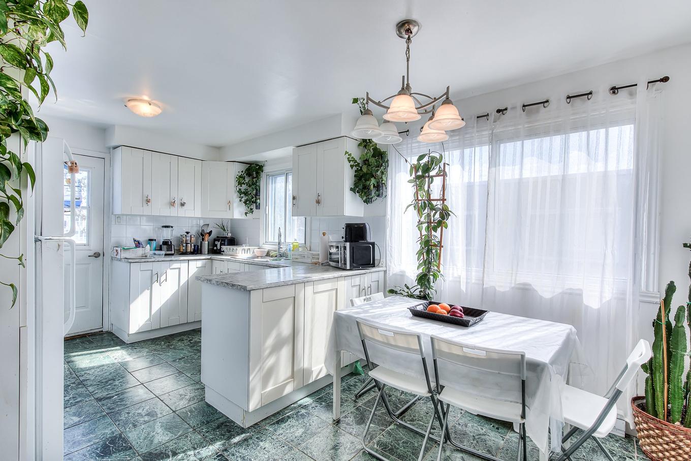 Kitchen - 1329 - 1331 100E Avenue, Laval (Chomedey), QC - Indoor