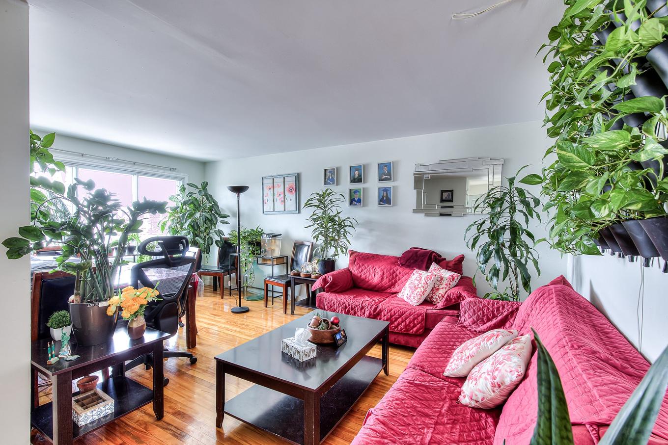 Living room - 1329 - 1331 100E Avenue, Laval (Chomedey), QC - Indoor Photo Showing Living Room