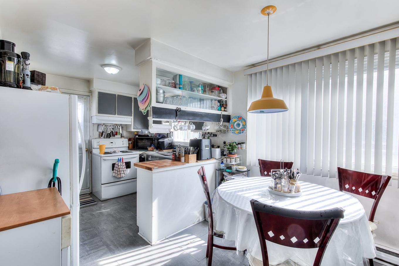 Kitchen - 1329 - 1331 100E Avenue, Laval (Chomedey), QC - Indoor Photo Showing Dining Room