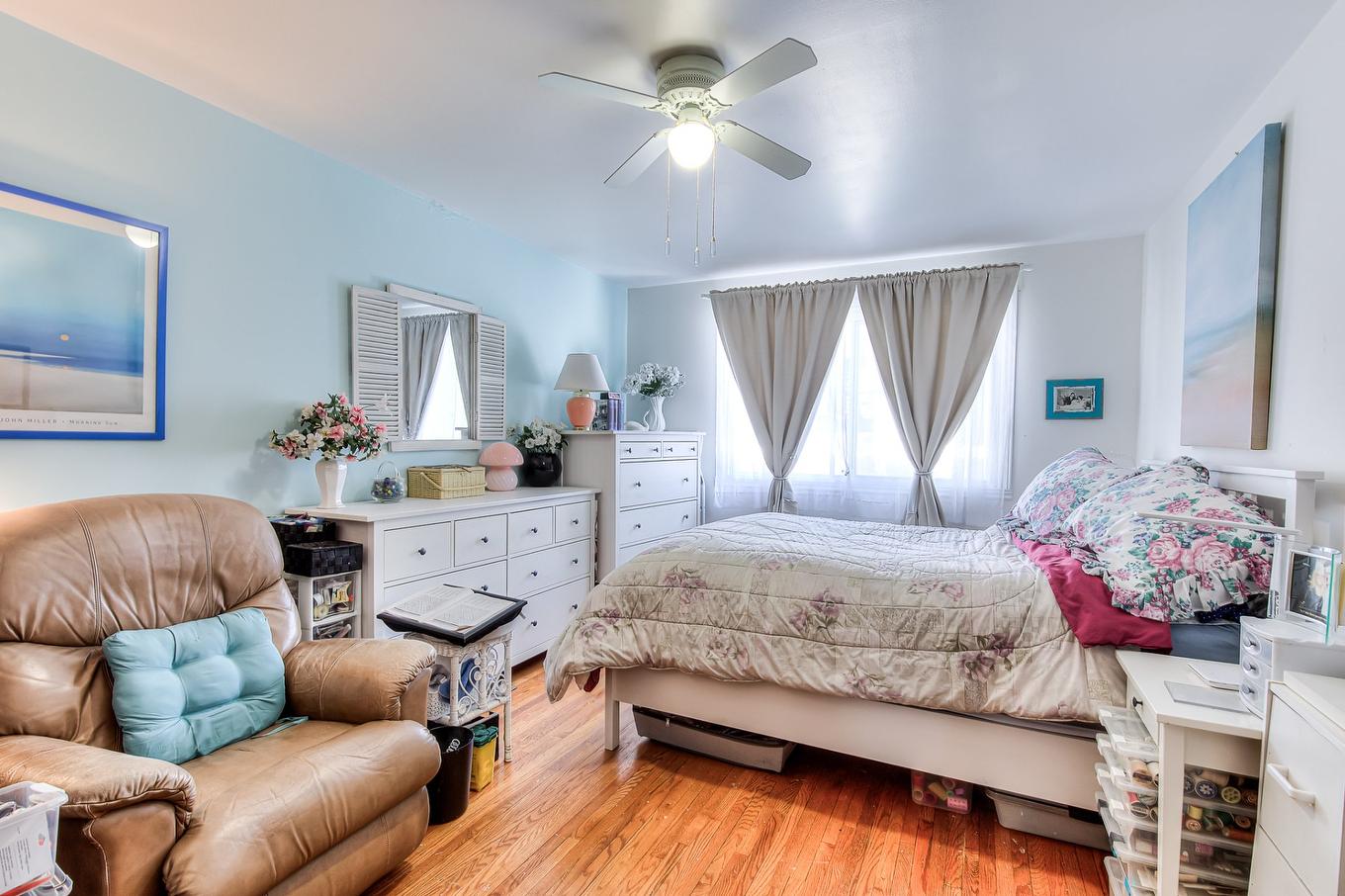 Master bedroom - 1329 - 1331 100E Avenue, Laval (Chomedey), QC - Indoor Photo Showing Bedroom