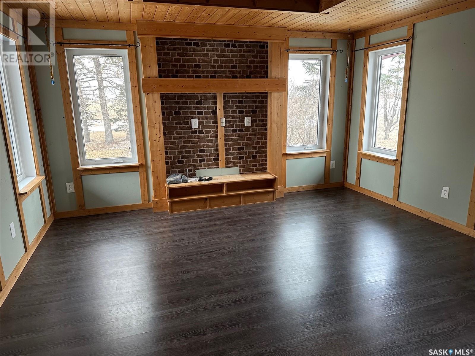 Bell Acreage, Benson Rm No. 35, SK - Indoor