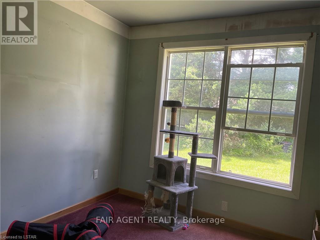 2442 Highway 520, Magnetawan, ON - Indoor Photo Showing Other Room