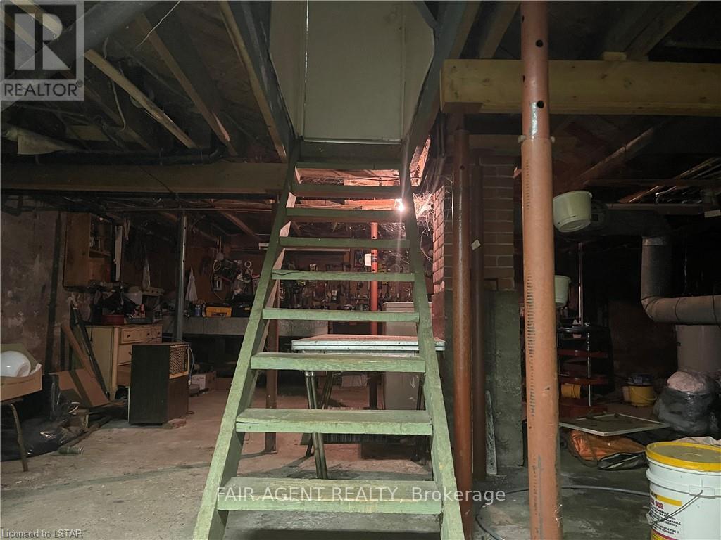 2442 Highway 520, Magnetawan, ON - Indoor