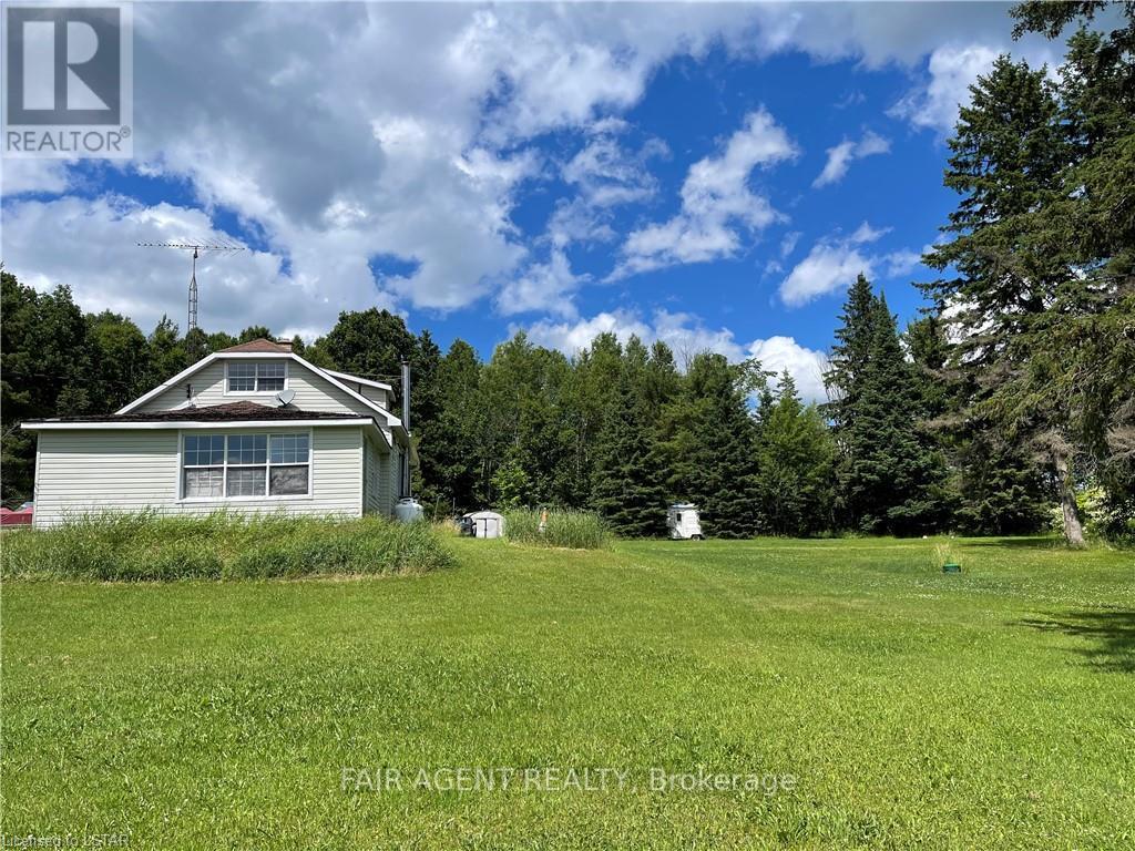 2442 Highway 520, Magnetawan, ON - Outdoor