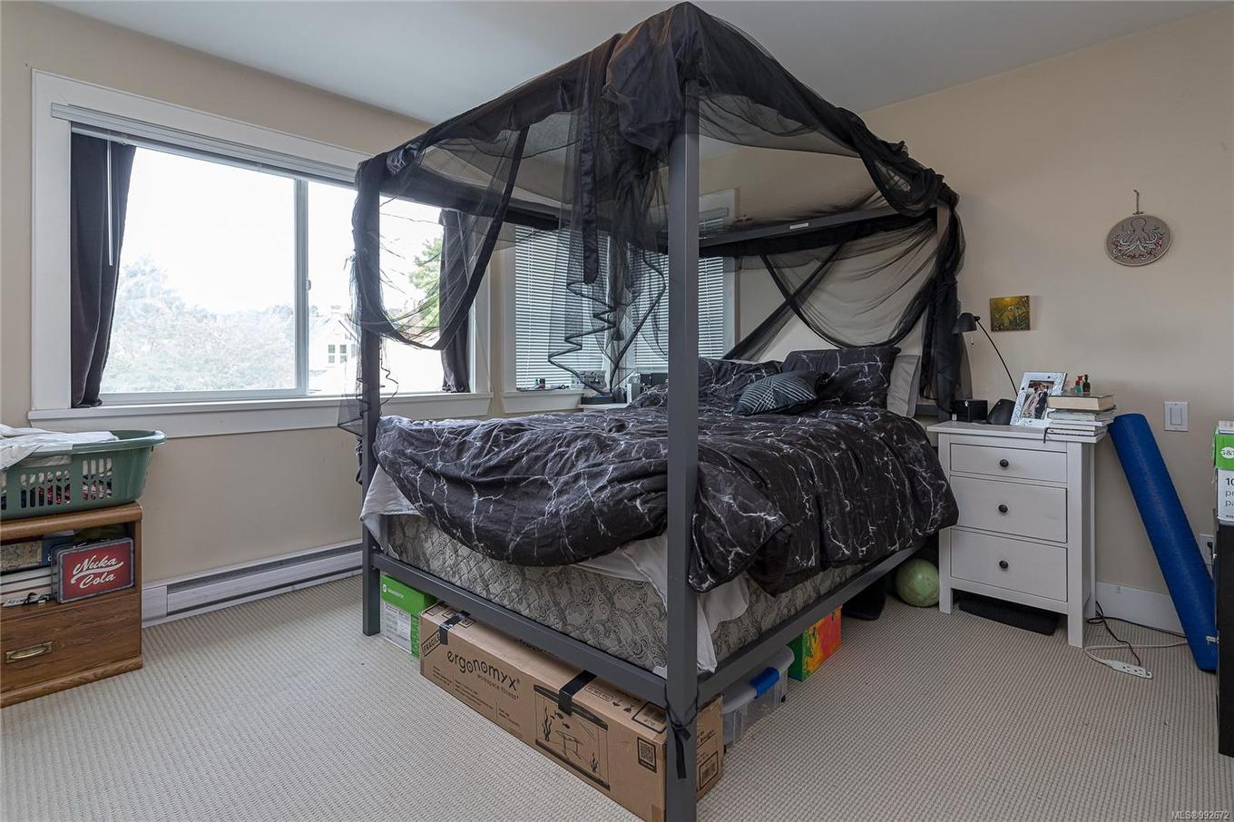 1044 Hillside Ave, Victoria, BC - Indoor Photo Showing Bedroom
