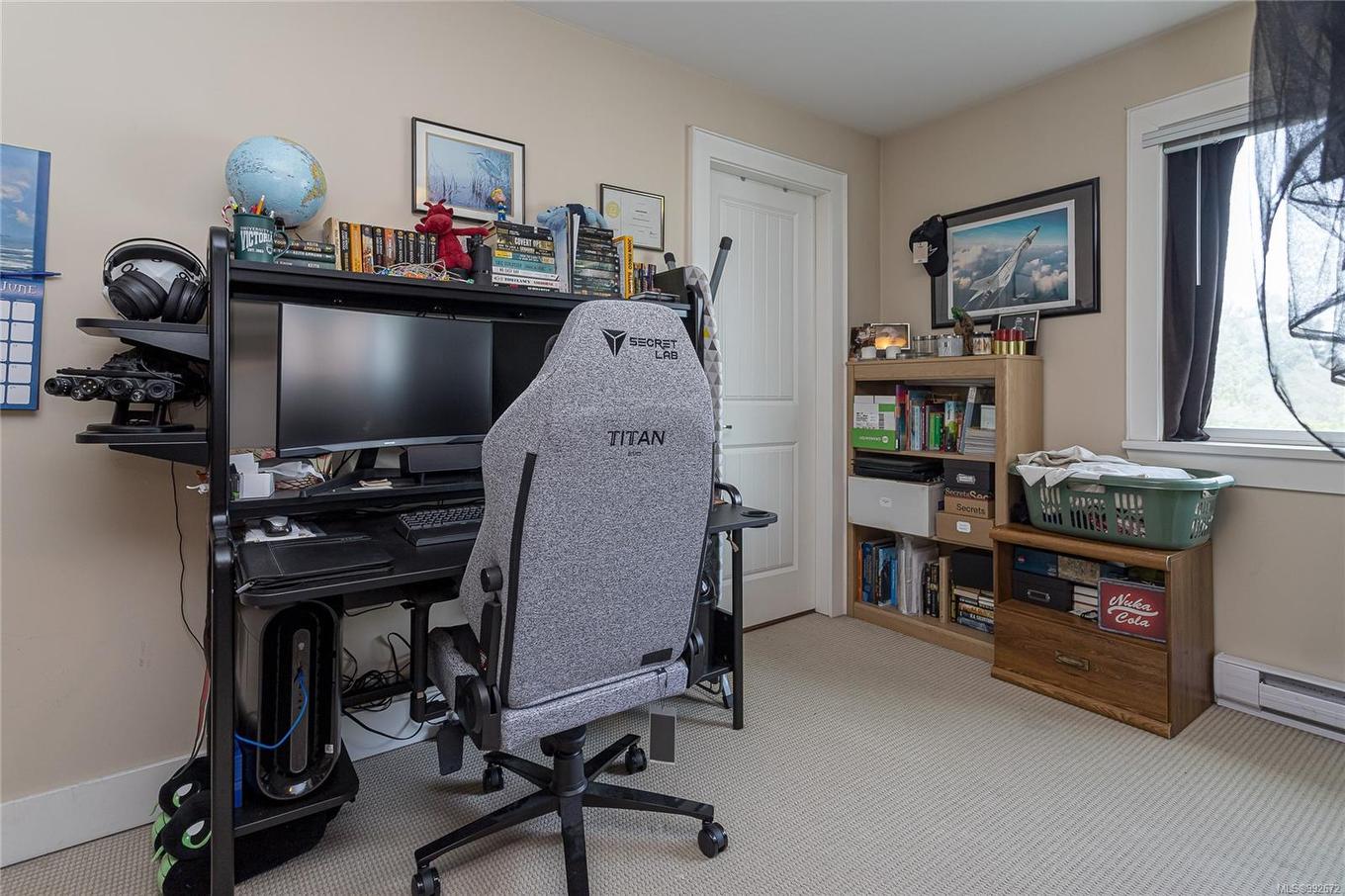 1044 Hillside Ave, Victoria, BC - Indoor Photo Showing Other Room