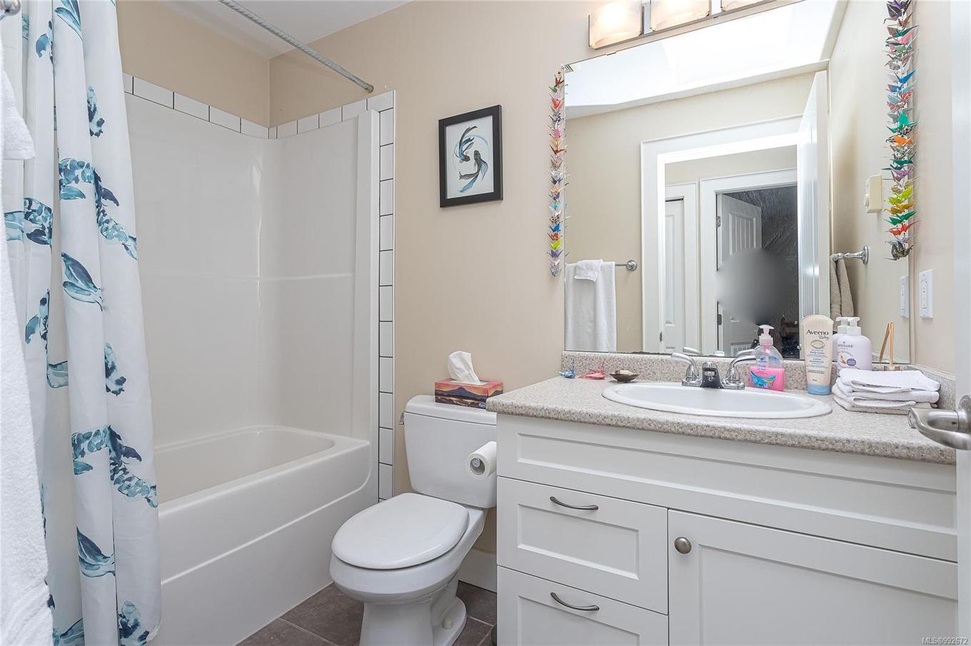 1044 Hillside Ave, Victoria, BC - Indoor Photo Showing Bathroom