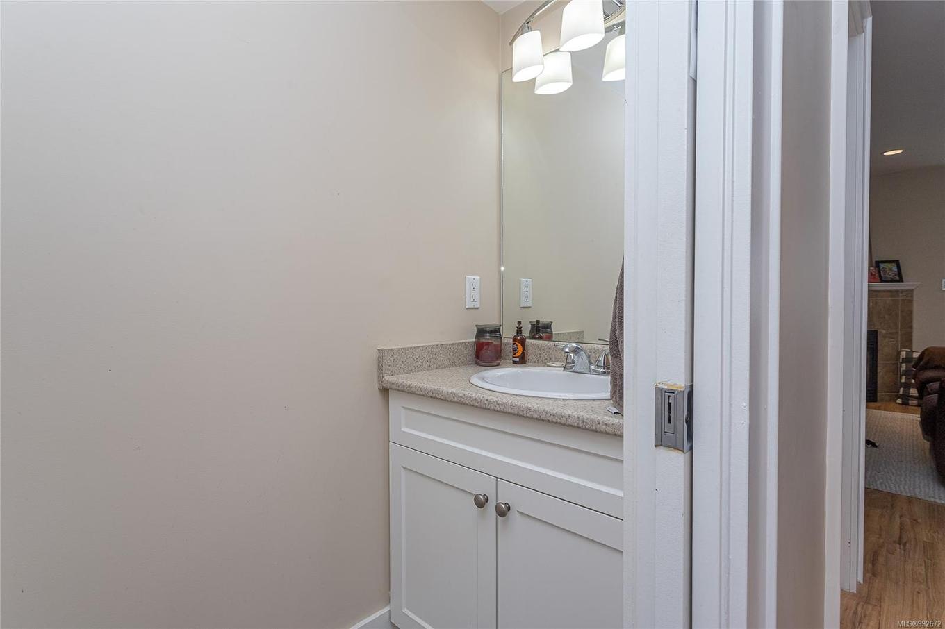 1044 Hillside Ave, Victoria, BC - Indoor Photo Showing Bathroom
