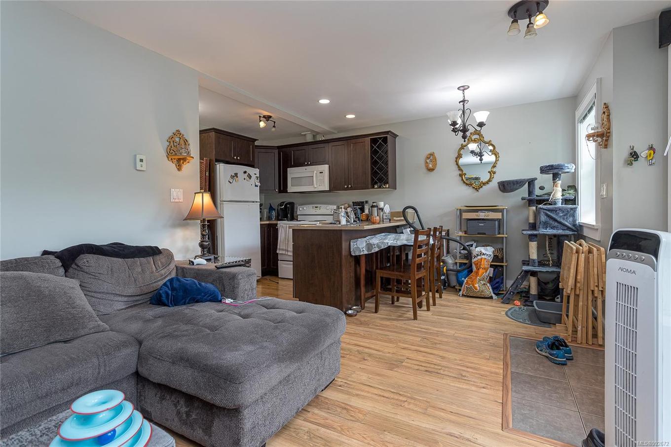 1044 Hillside Ave, Victoria, BC - Indoor