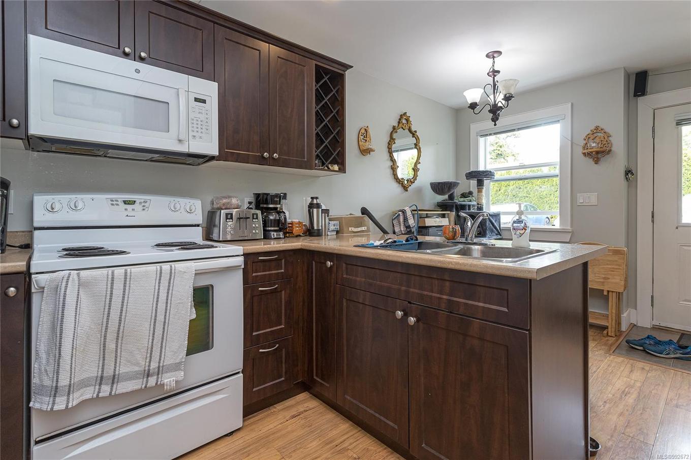 1044 Hillside Ave, Victoria, BC - Indoor Photo Showing Kitchen With Double Sink