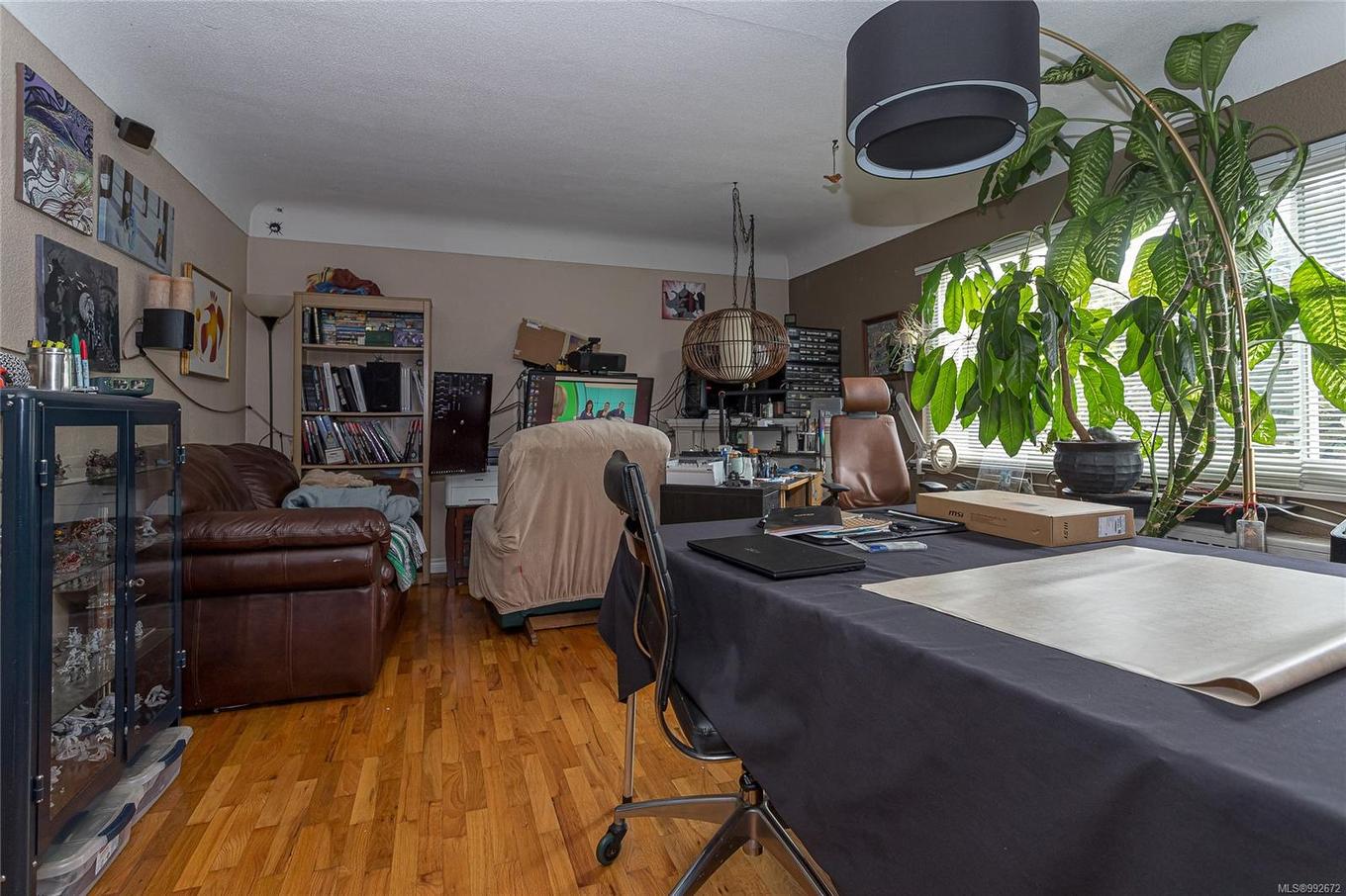 1044 Hillside Ave, Victoria, BC - Indoor