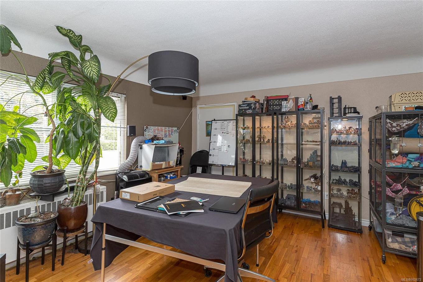 1044 Hillside Ave, Victoria, BC - Indoor
