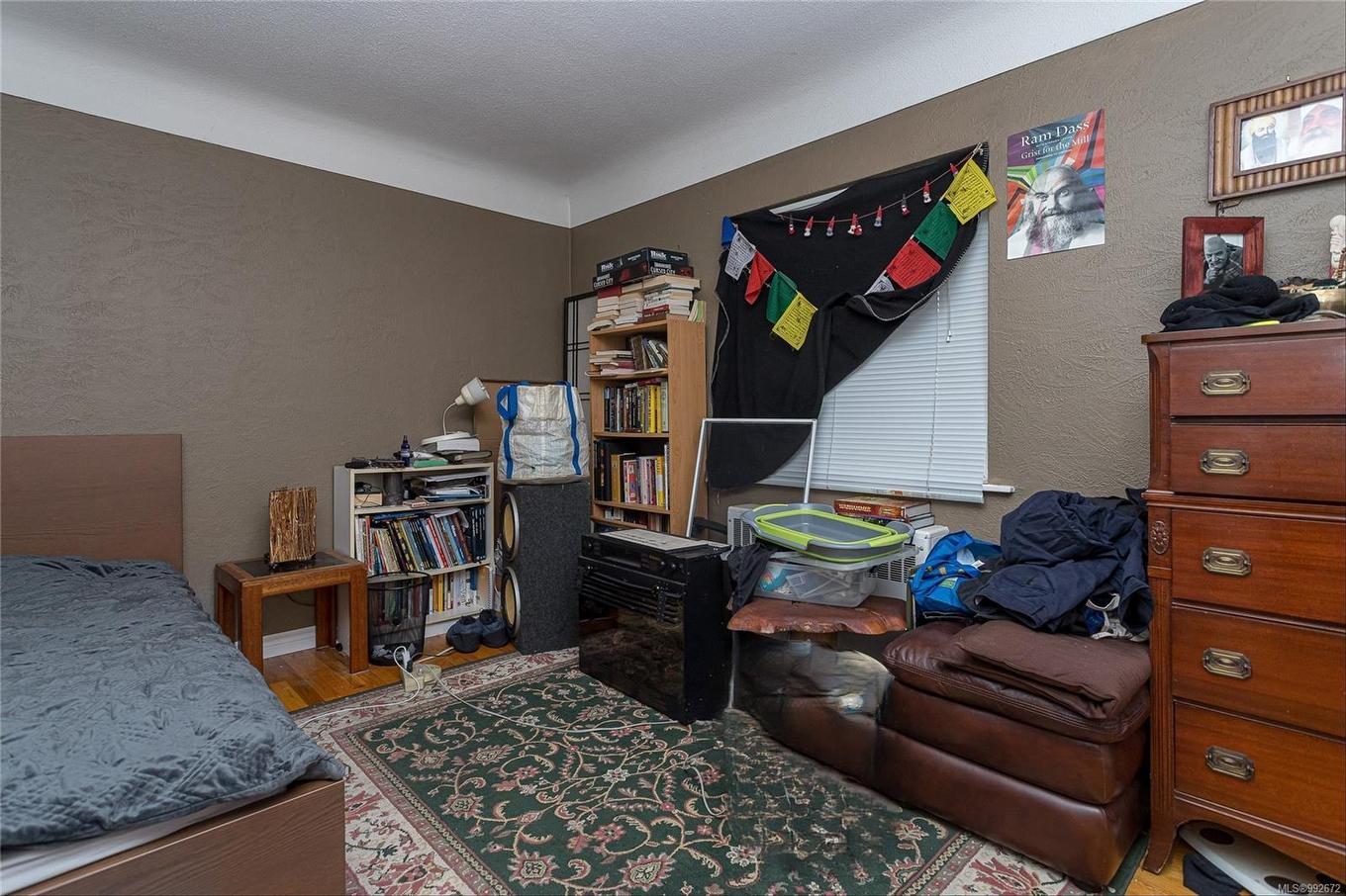 1044 Hillside Ave, Victoria, BC - Indoor Photo Showing Bedroom