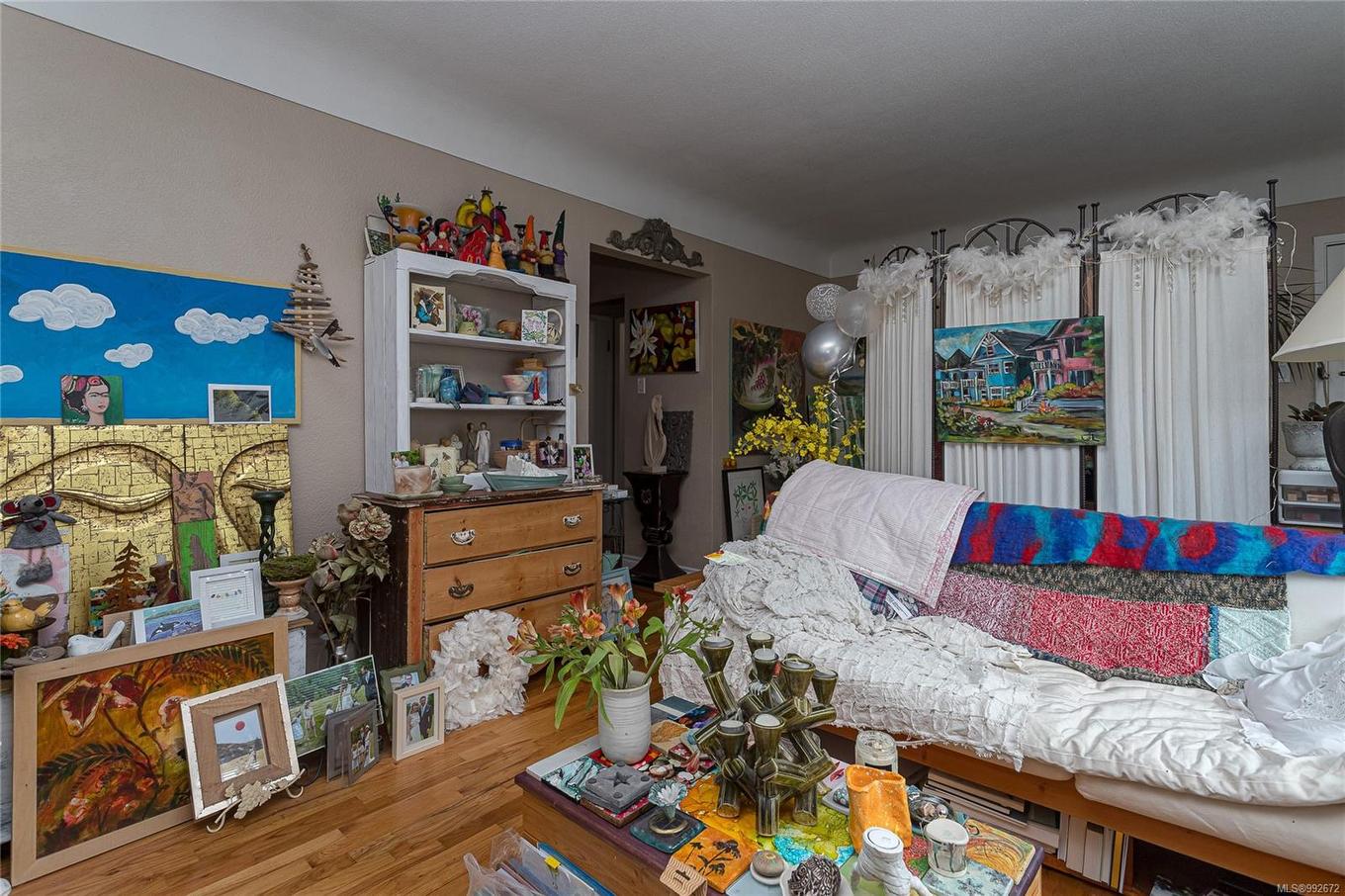 1044 Hillside Ave, Victoria, BC - Indoor
