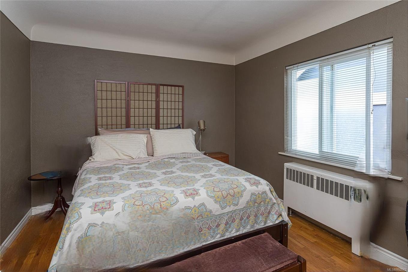 1044 Hillside Ave, Victoria, BC - Indoor Photo Showing Bedroom