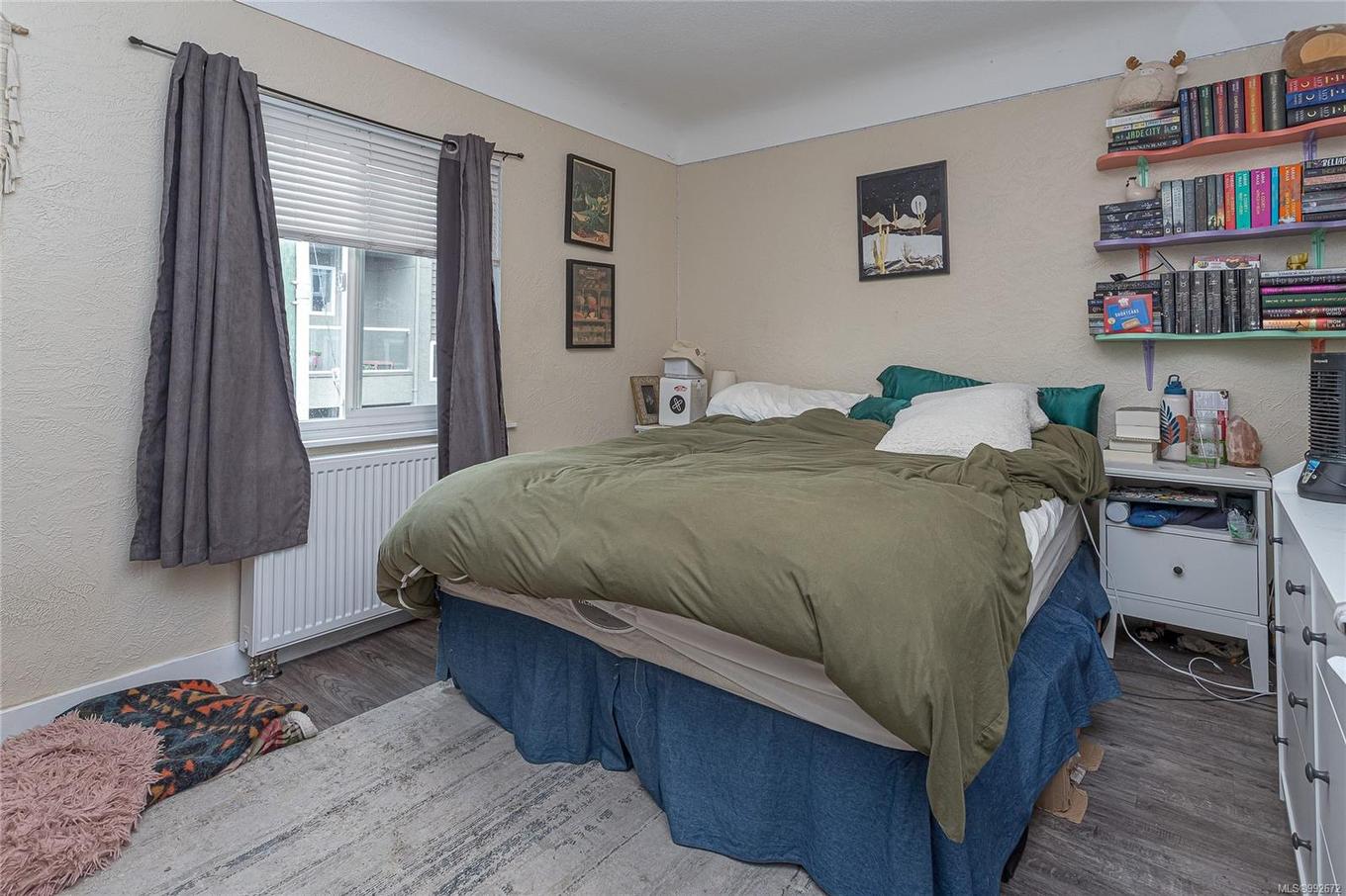 1044 Hillside Ave, Victoria, BC - Indoor Photo Showing Bedroom