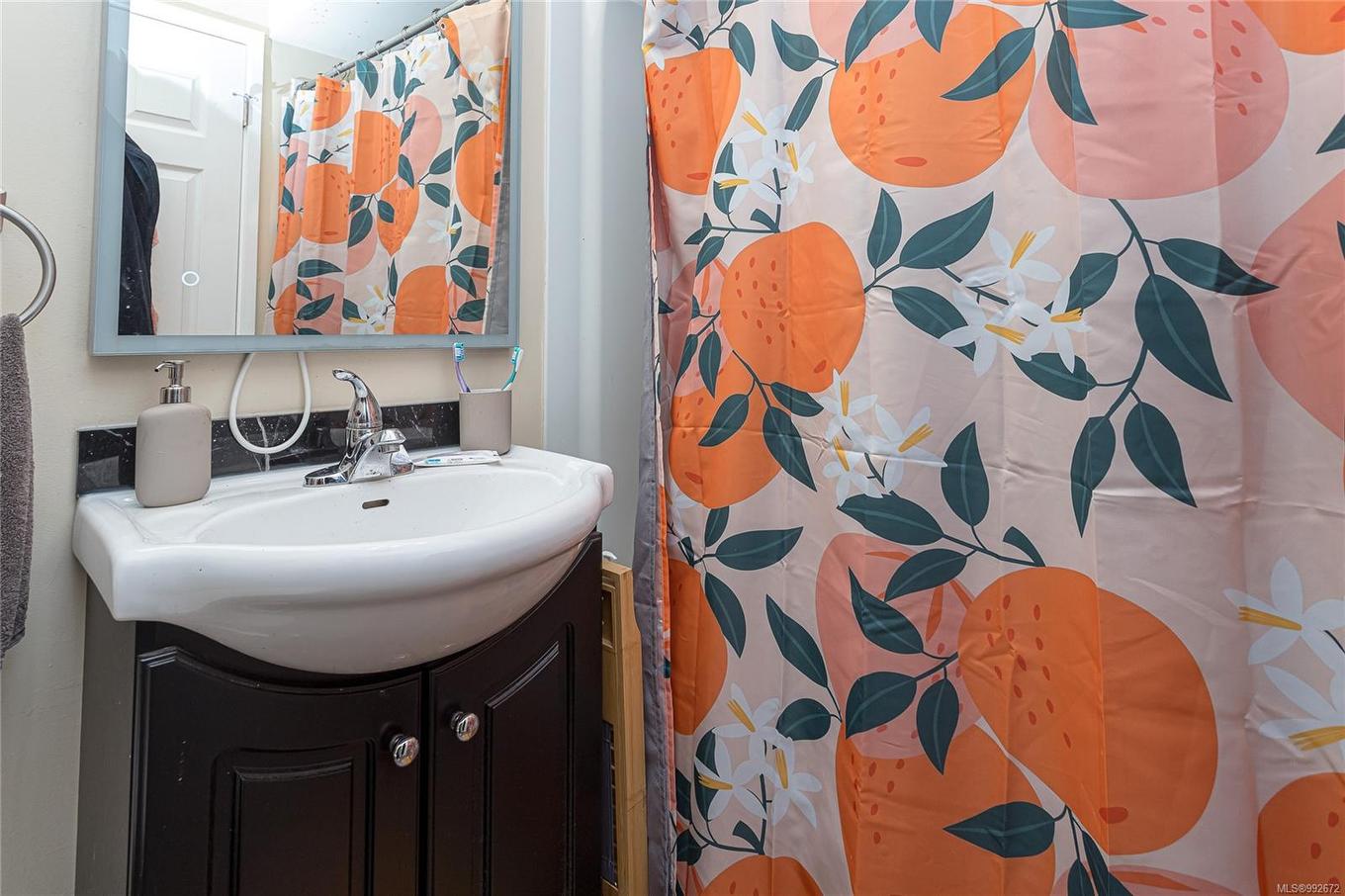 1044 Hillside Ave, Victoria, BC - Indoor Photo Showing Bathroom