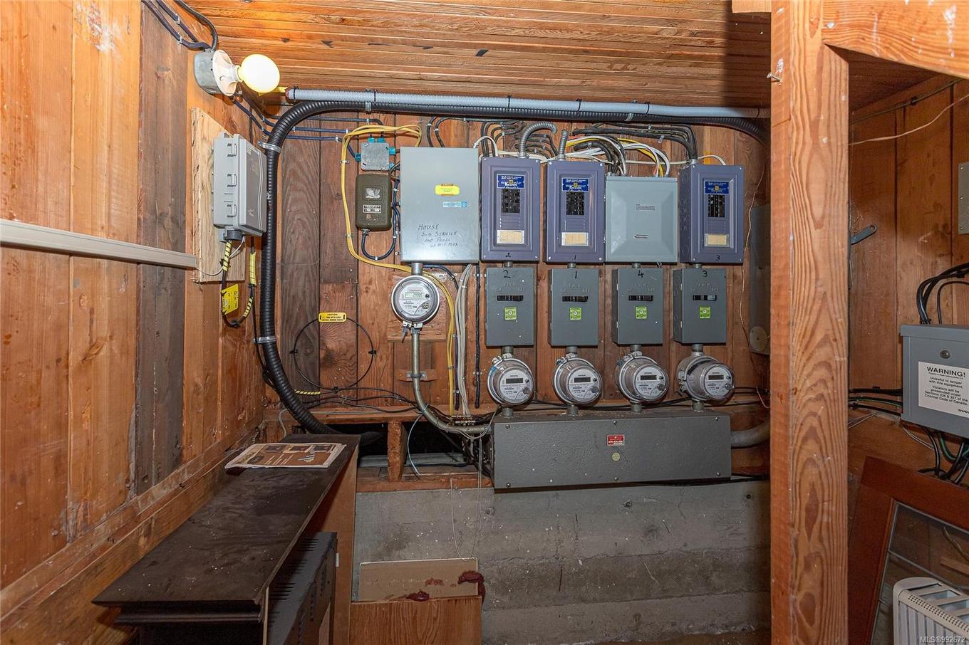 1044 Hillside Ave, Victoria, BC - Indoor