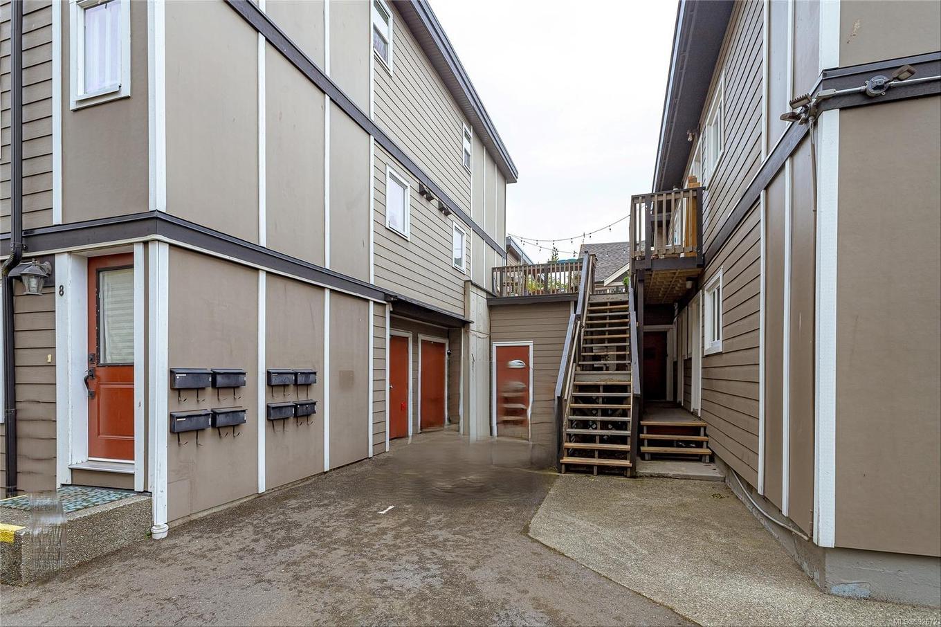 1044 Hillside Ave, Victoria, BC - Outdoor With Exterior