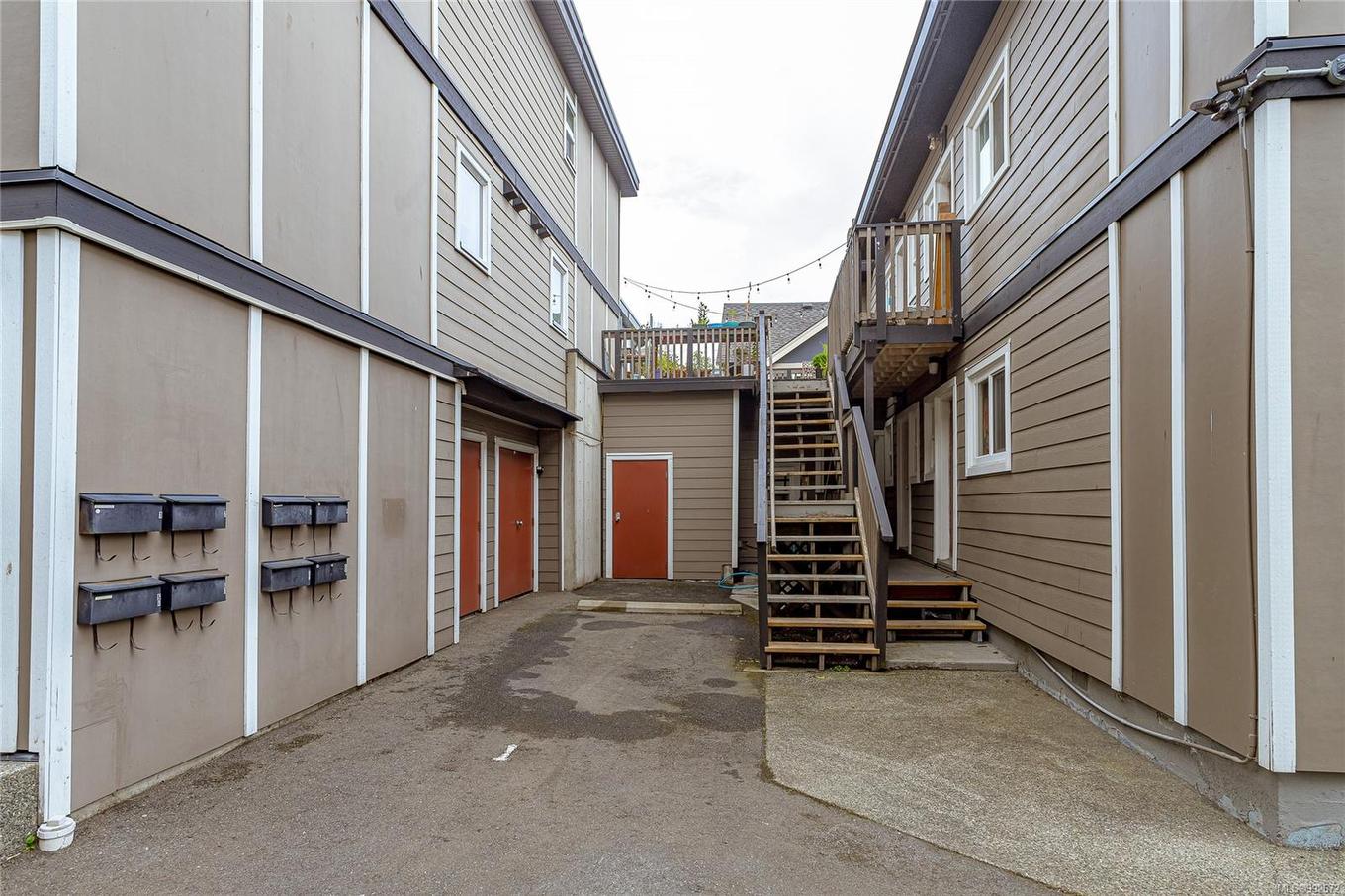 1044 Hillside Ave, Victoria, BC - Outdoor With Exterior