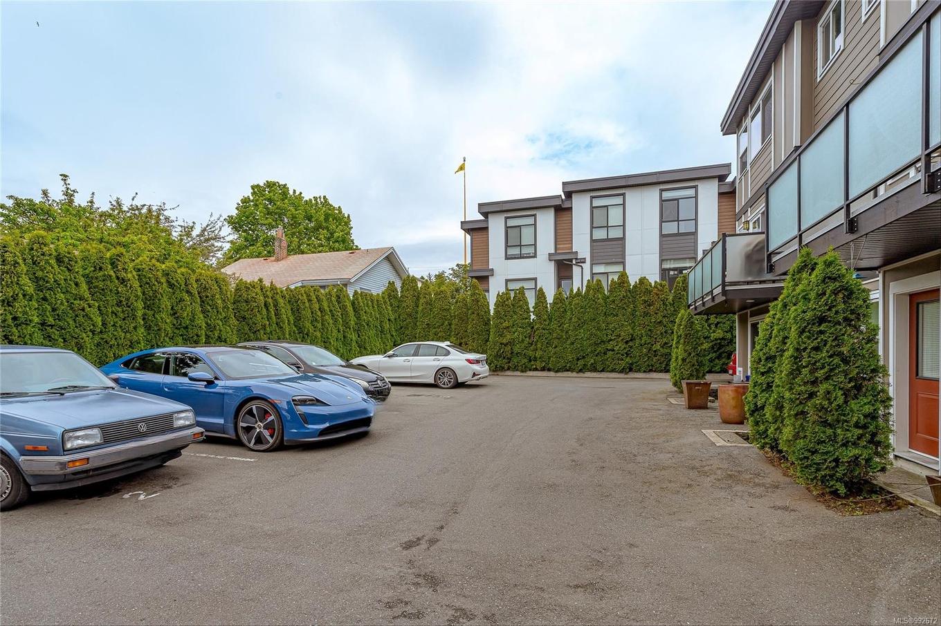 1044 Hillside Ave, Victoria, BC - Outdoor