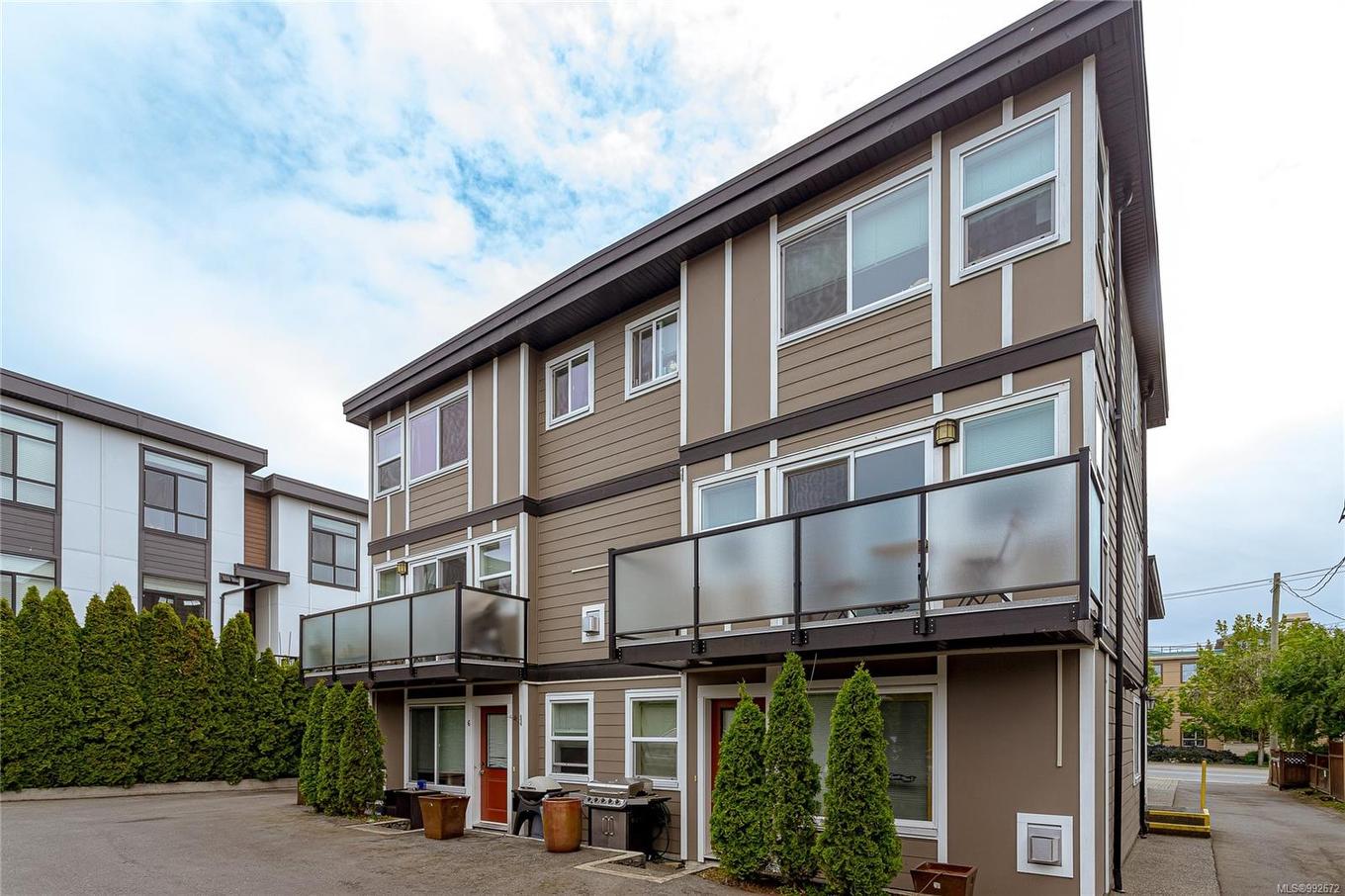 1044 Hillside Ave, Victoria, BC - Outdoor