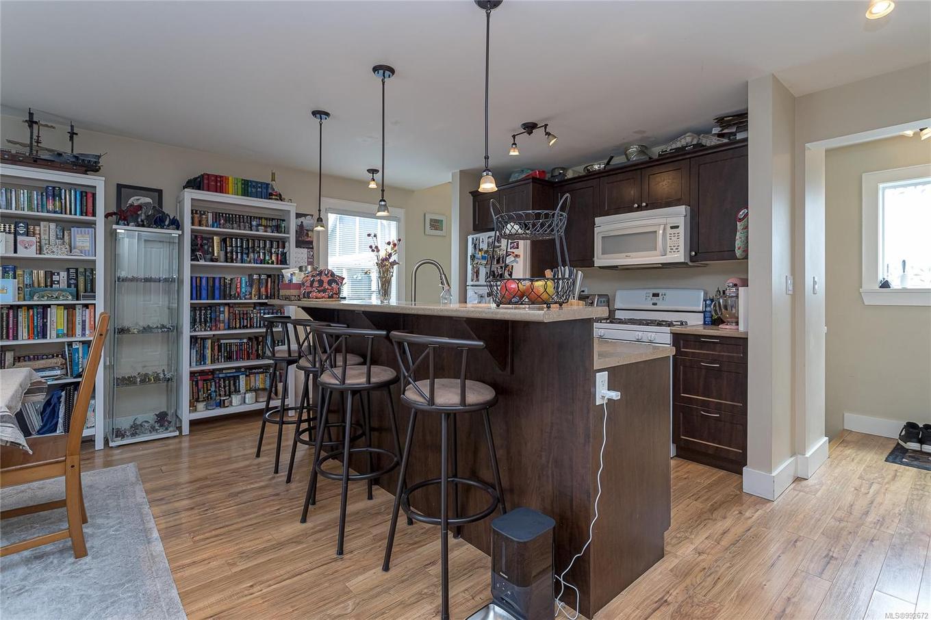 1044 Hillside Ave, Victoria, BC - Indoor Photo Showing Kitchen
