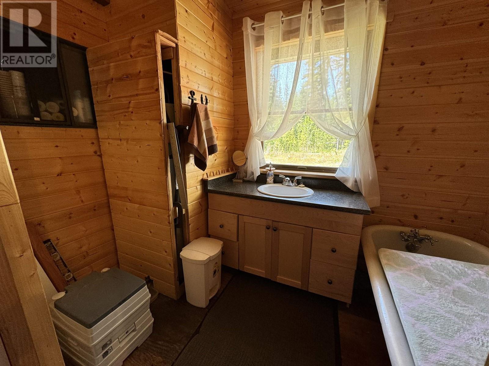 4836 Binnie Road, Lac La Hache, BC