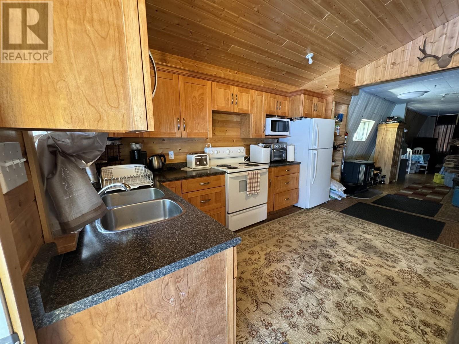 4836 Binnie Road, Lac La Hache, BC