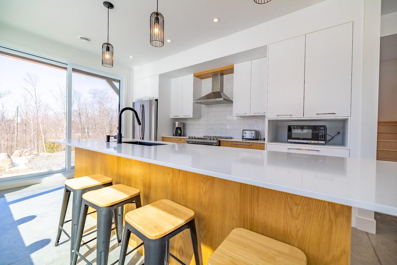 Aerial photo - 14 Ch. Des Colibris, Saint-Hippolyte, QC - Indoor Photo Showing Kitchen With Upgraded Kitchen