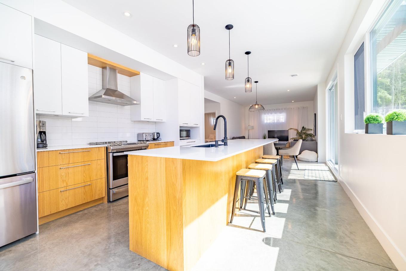 Aerial photo - 14 Ch. Des Colibris, Saint-Hippolyte, QC - Indoor Photo Showing Kitchen With Upgraded Kitchen