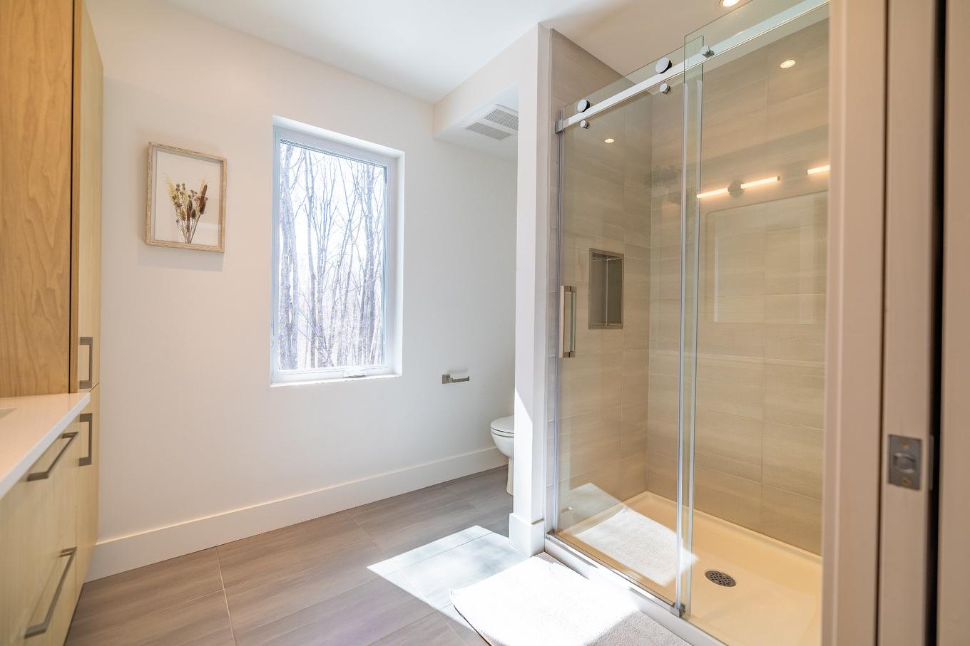 Aerial photo - 14 Ch. Des Colibris, Saint-Hippolyte, QC - Indoor Photo Showing Bathroom