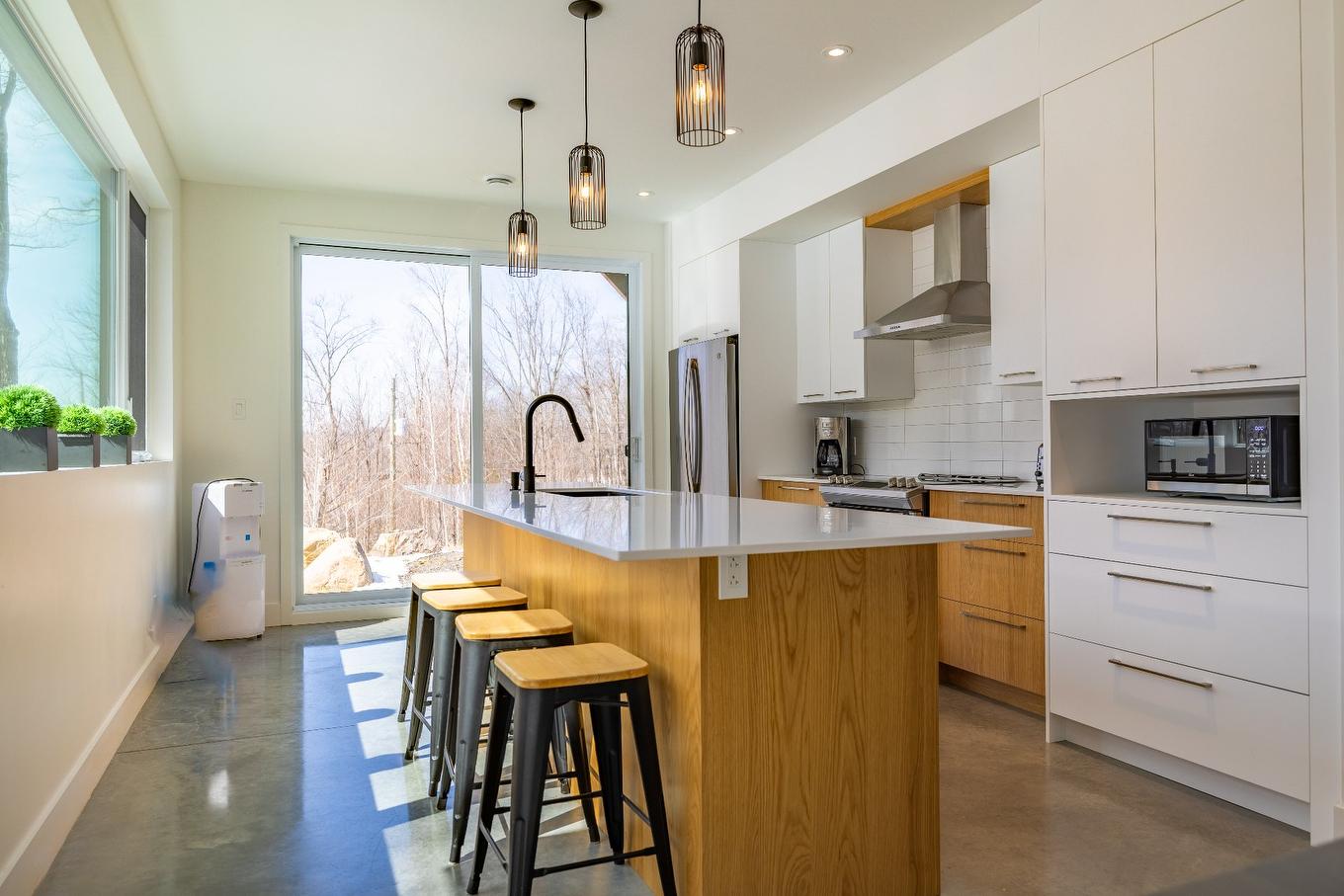 Aerial photo - 14 Ch. Des Colibris, Saint-Hippolyte, QC - Indoor Photo Showing Kitchen With Upgraded Kitchen