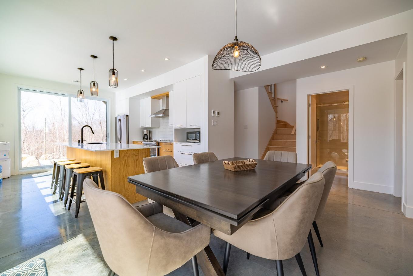 Aerial photo - 14 Ch. Des Colibris, Saint-Hippolyte, QC - Indoor Photo Showing Dining Room