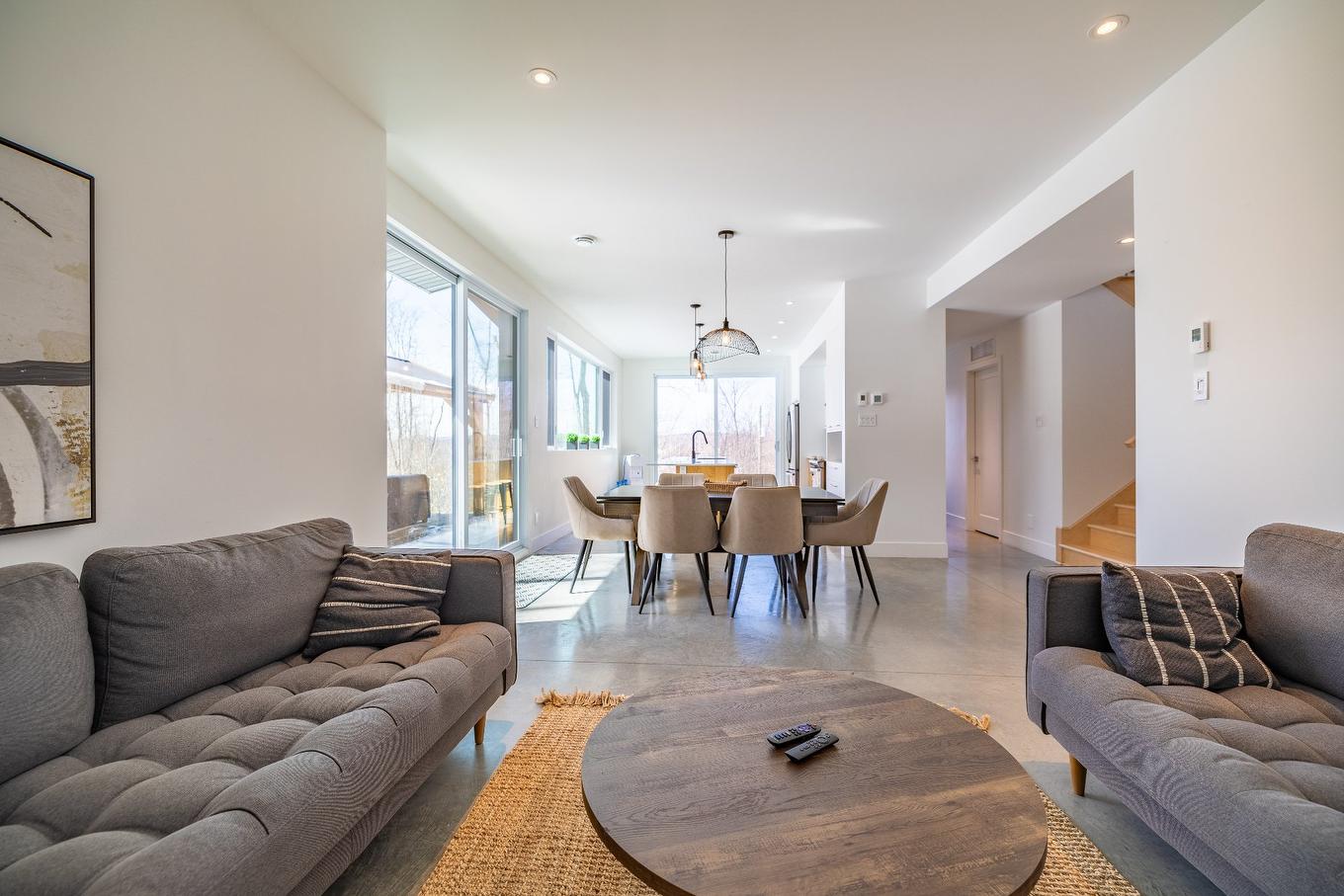 Aerial photo - 14 Ch. Des Colibris, Saint-Hippolyte, QC - Indoor Photo Showing Living Room