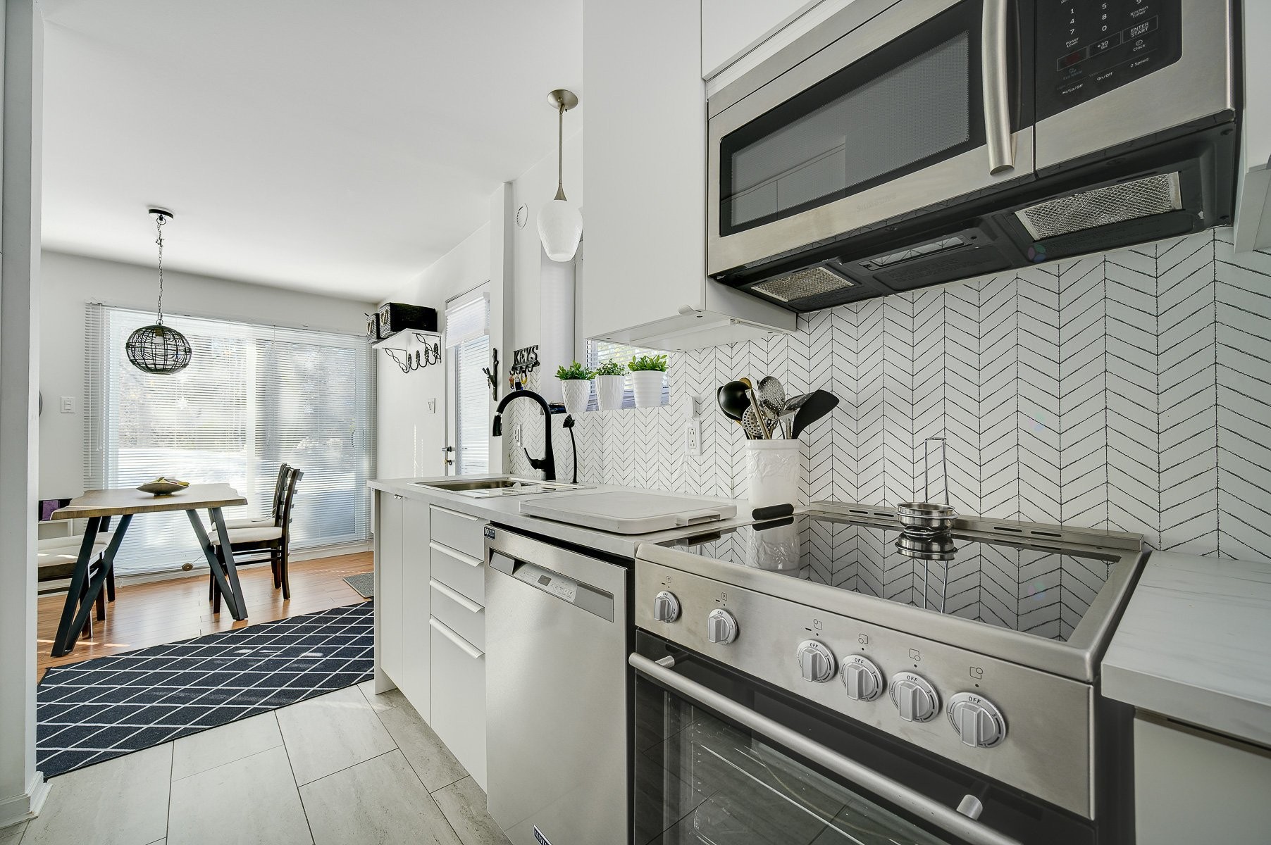 Cuisine - 101-265 Ch. Des Faîtières, Piedmont, QC - Indoor Photo Showing Kitchen With Upgraded Kitchen